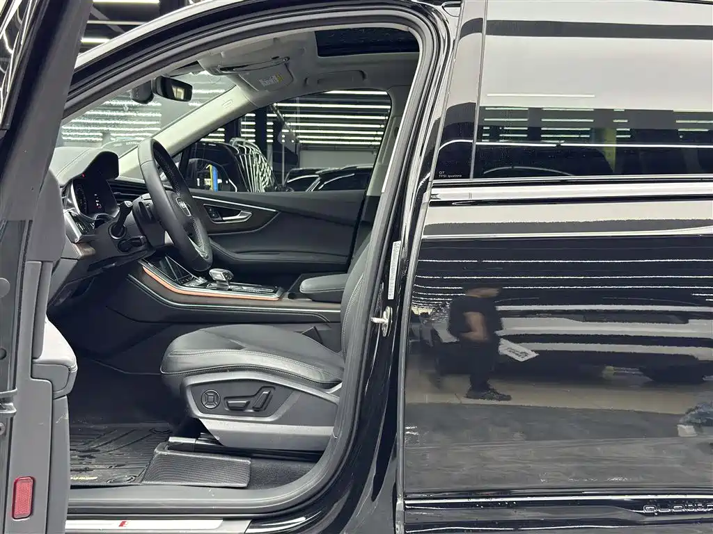 Audi Q7 2024 45 TFSI quattro S line Black Warrior фото 6