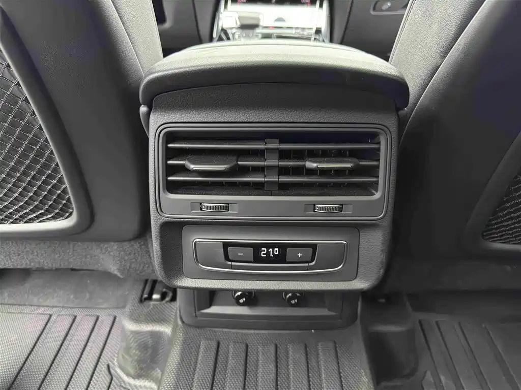 Audi Q7 2024 45 TFSI quattro S line Black Warrior фото 11
