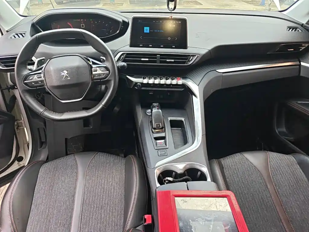 Фото 10 - Peugeot 5008