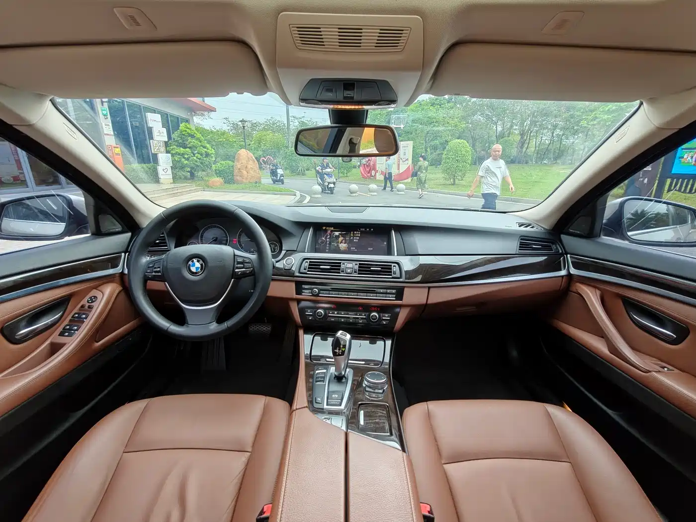BMW 5 Series 2014 528Li Leading Edition фото 13