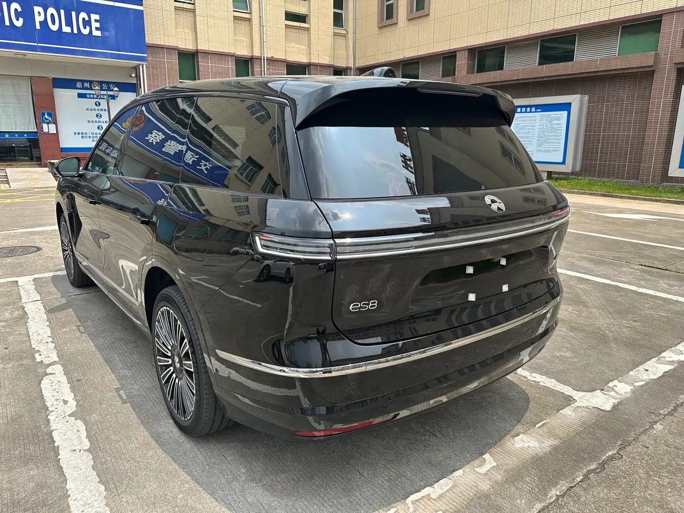 NIO ES8 2025 Model 6-Seat Executive Luxury Edition фото 7