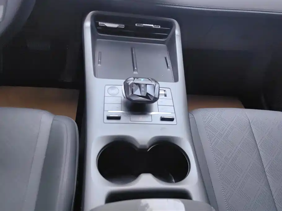 BYD Qin PLUS 2025 DM-i Smart Drive 55KM Leader фото 16