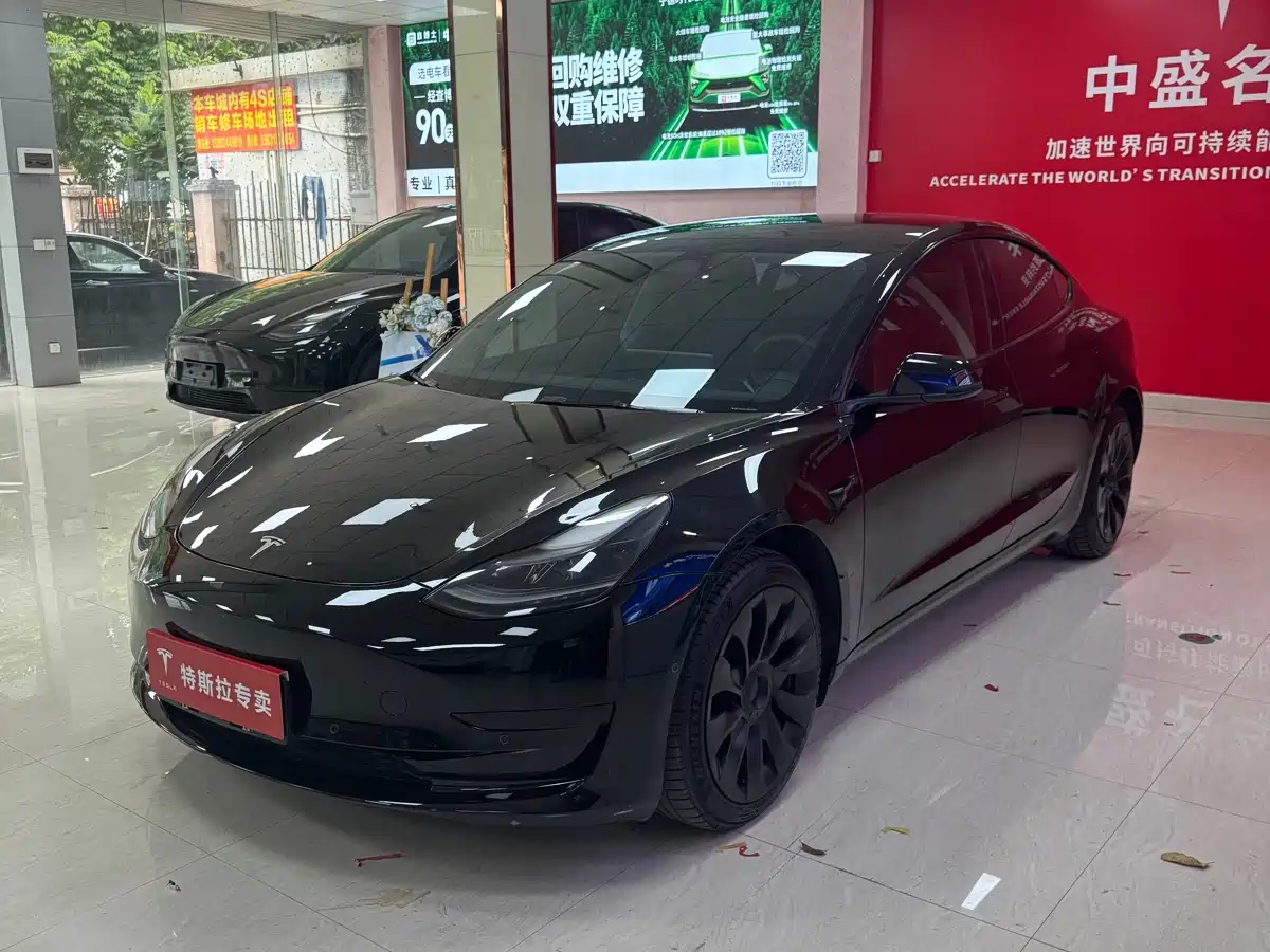TESLA MODEL 3