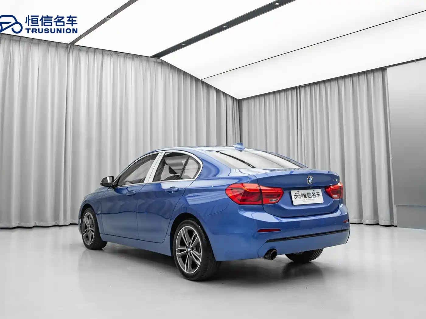 BMW 1 Series 2017 118i Sport фото 4