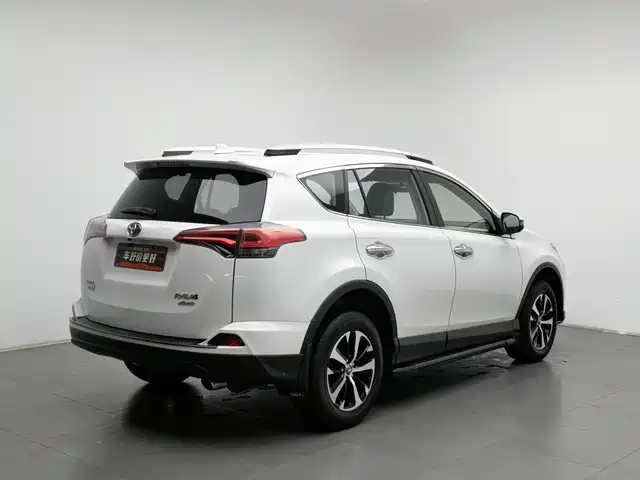 Toyota RAV4 Rongfang 2016 2.0L CVT 2WD Trend (China V) — фото 2