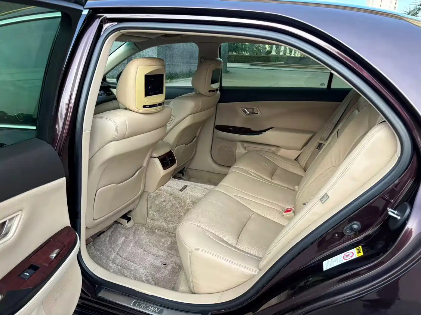 Toyota Crown 2011 2.5L Royal Leather Sunroof Special Edition фото 7