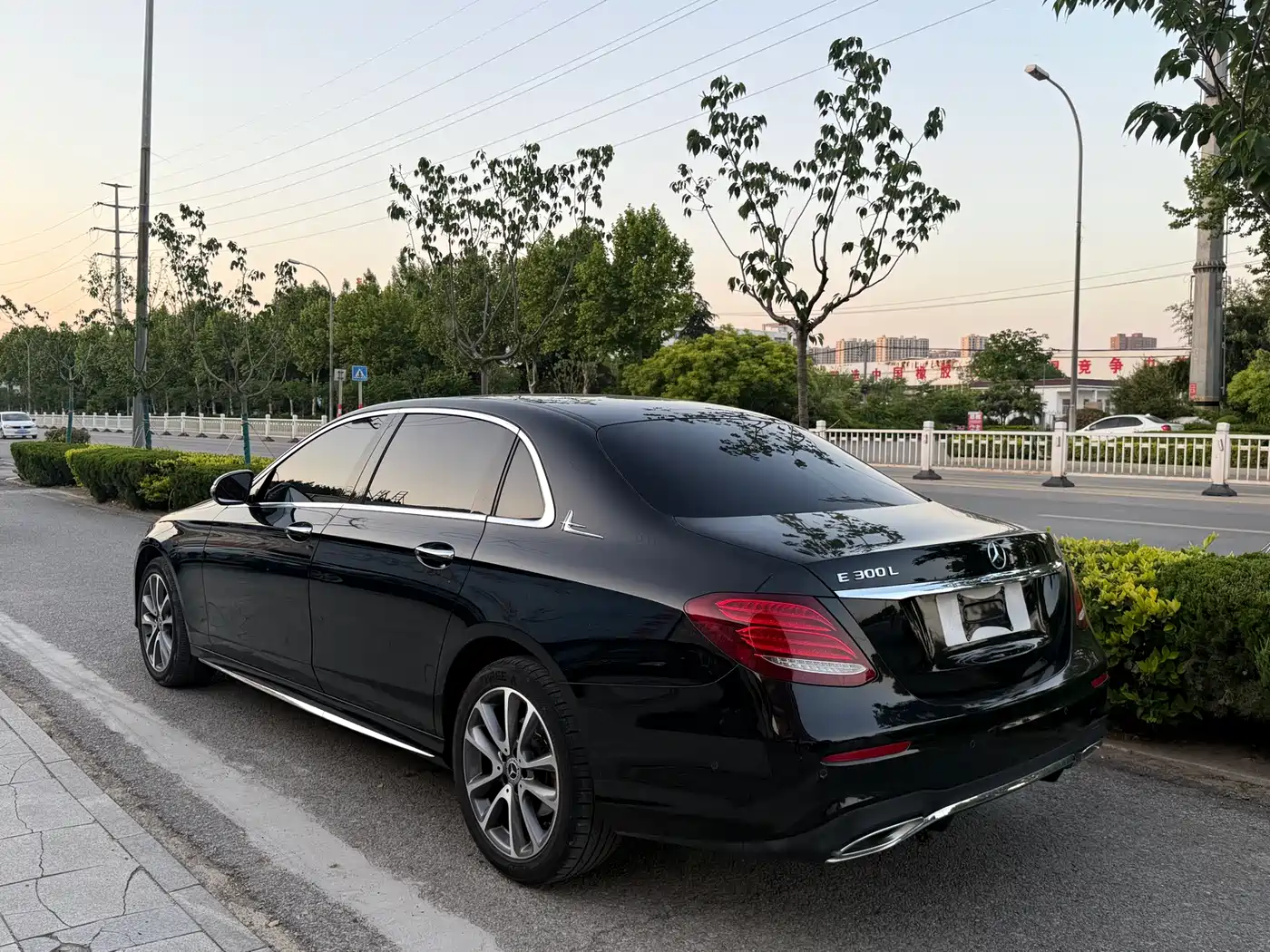 Mercedes-Benz E-Class 2016 E 200 L Sport Type фото 6