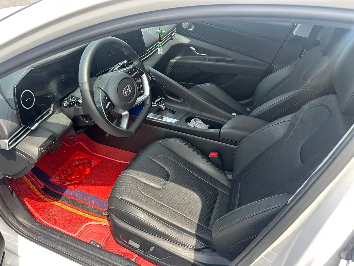 Hyundai Elantra 2023 Model 1.5L CVT LUX Premium Edition фото 4