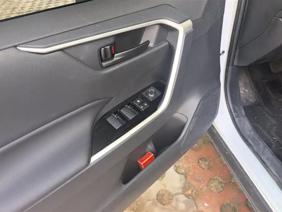 Toyota RAV4 Rongfang 2024 2.0L CVT FWD Urban Edition фото 7