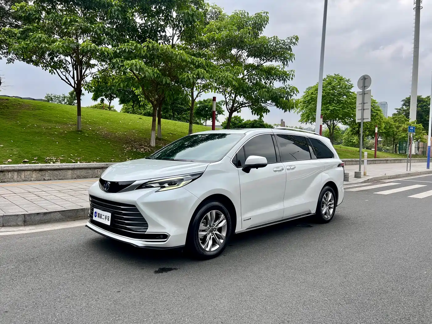 Toyota Sienna 2021 2.5L Hybrid Ultimate Edition фото 22