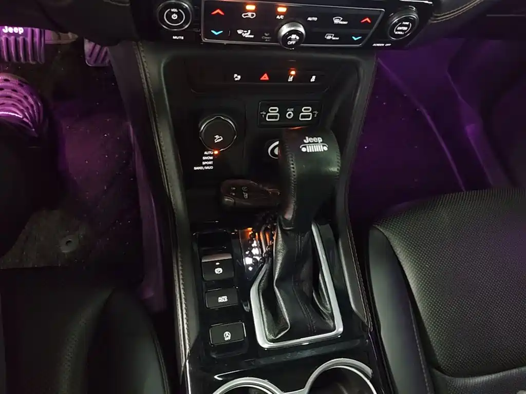 Jeep Grand Commander 2018 2018 2.0T AWD Intelligent Edition (China V)