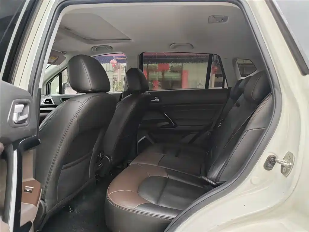 GAC Trumpchi Trumpchi GS4 2017 235T Automatic 2WD Luxury Smart Connected Edition фото 5