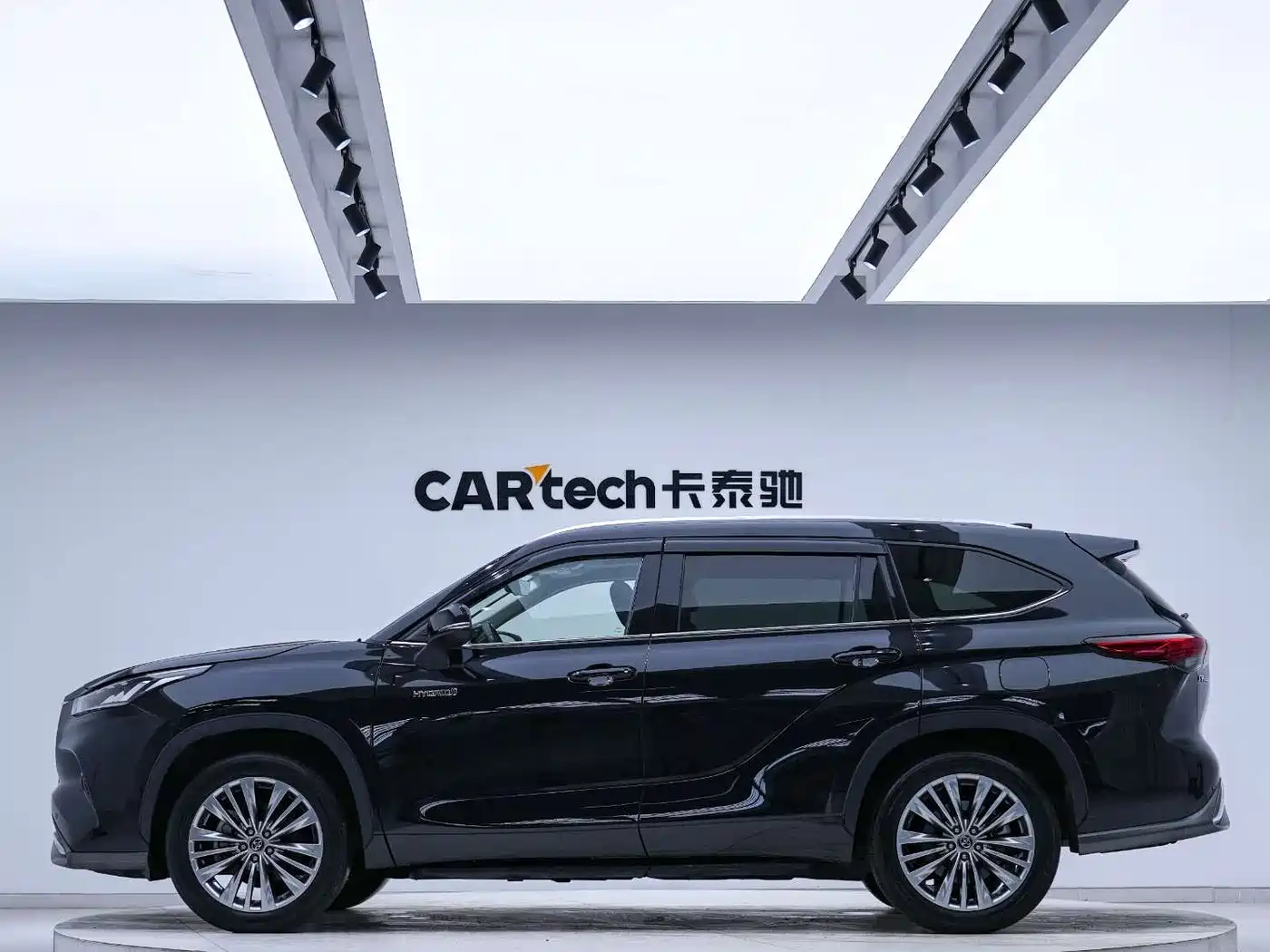 TOYOTA HIGHLANDER