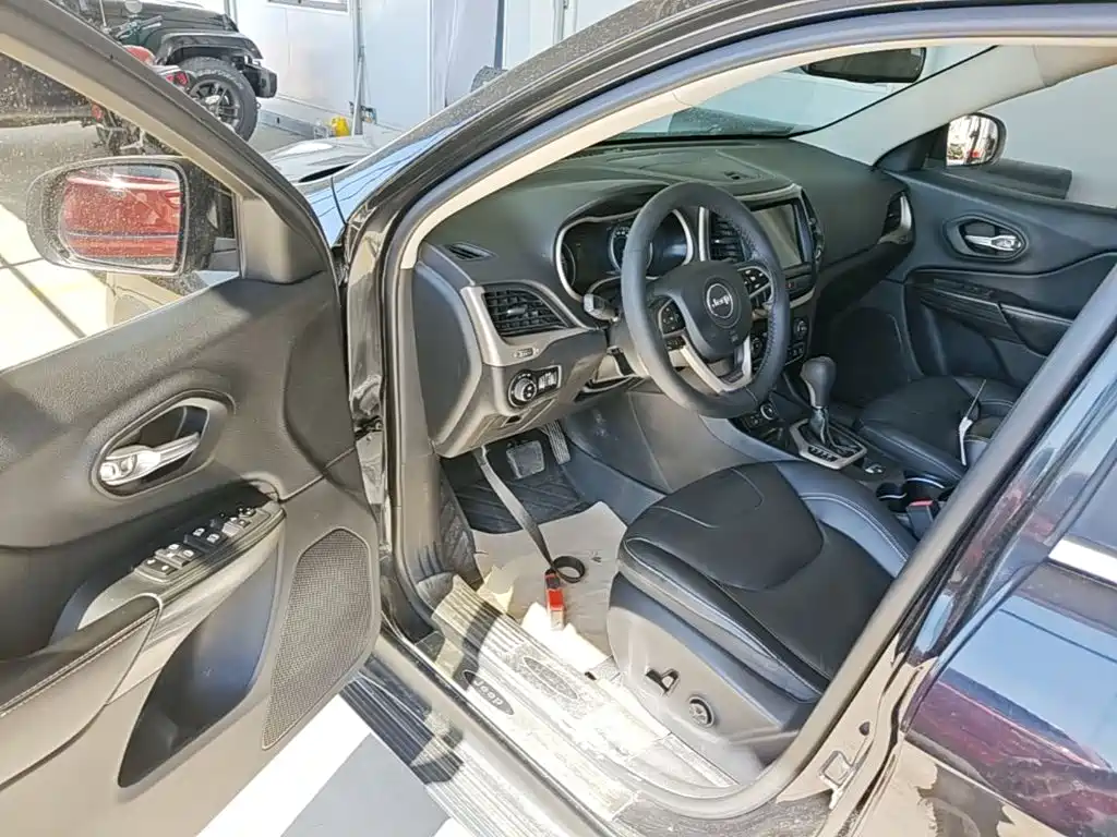 Jeep Cherokee 2018 2017 2.0L Superior Edition