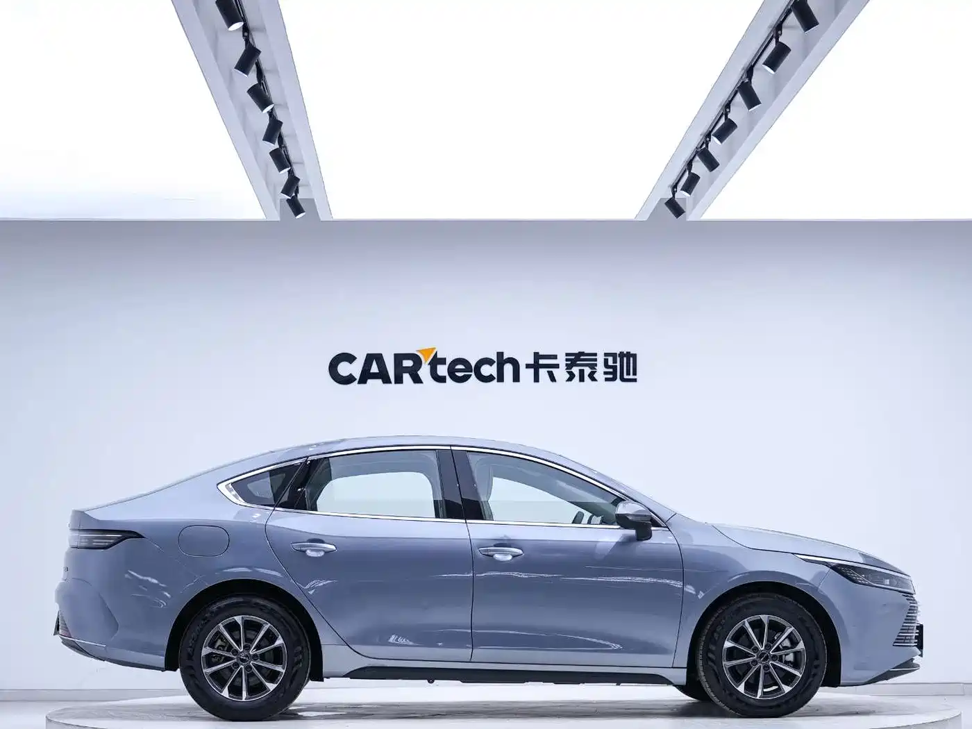 BYD Destroyer 05 2024 Glory Edition DM-i 55KM Luxury фото 2