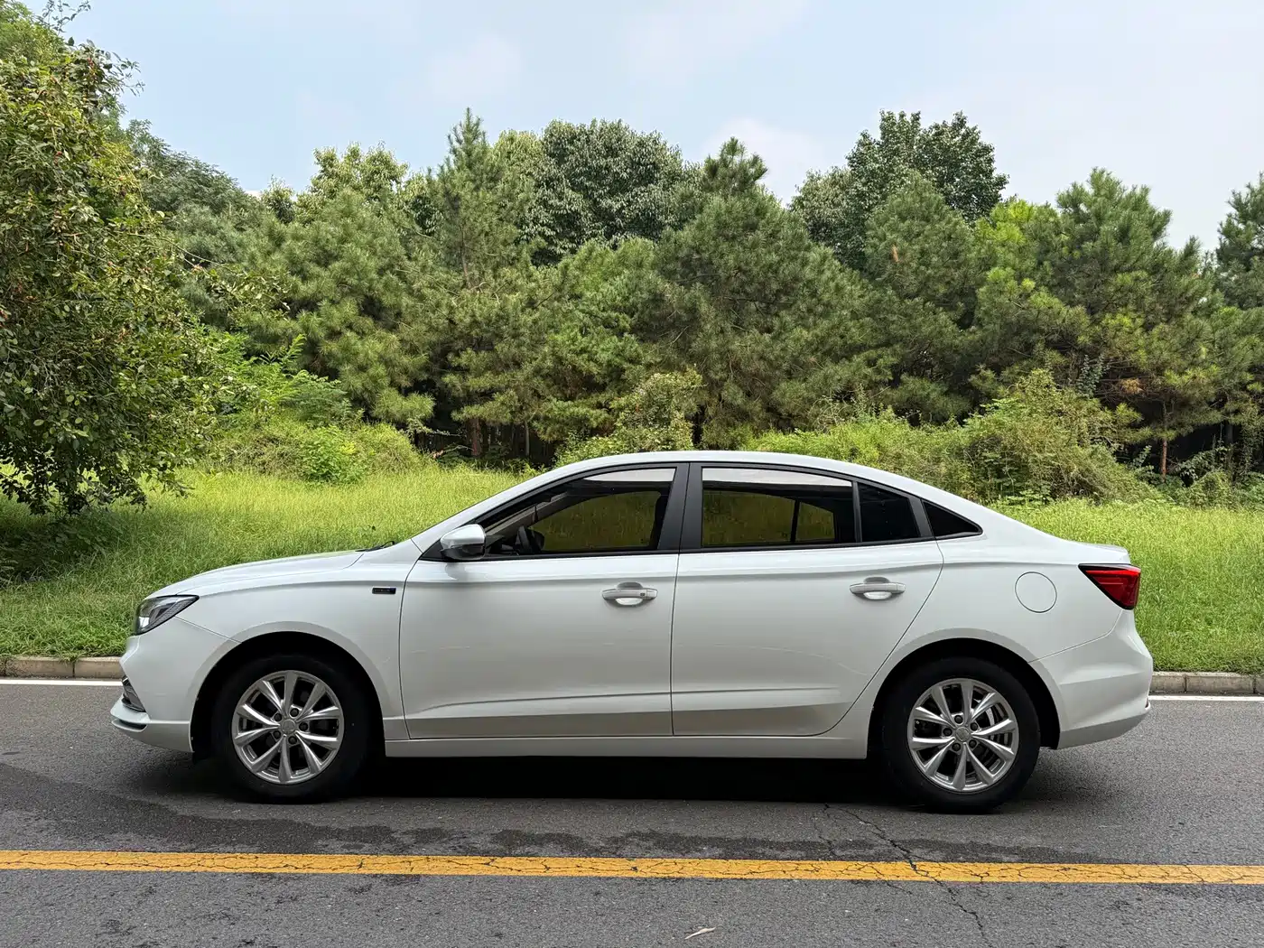 Фото 3 - Roewe i5