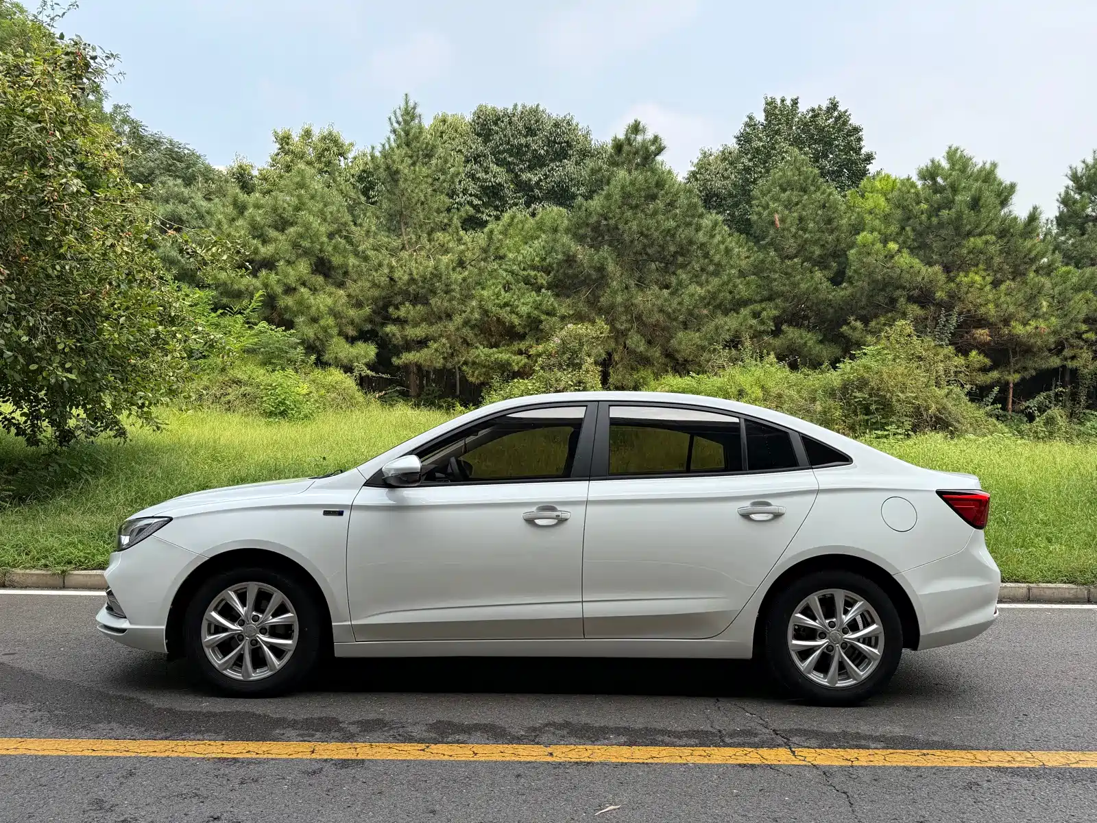 Photo 3 - Roewe i5