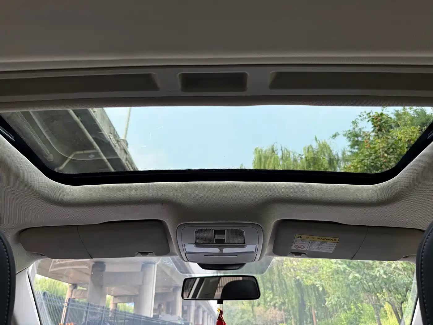 Фото 14 - Roewe i5
