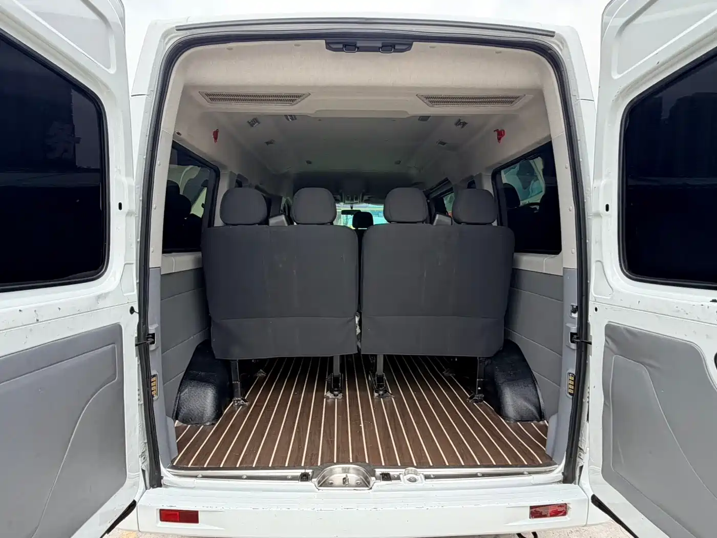SAIC Maxus Xintu V80 2024 Aoyun Value Edition 6AMT Long Wheelbase Medium Roof 127Ps 6/7/8/9 Seats фото 14