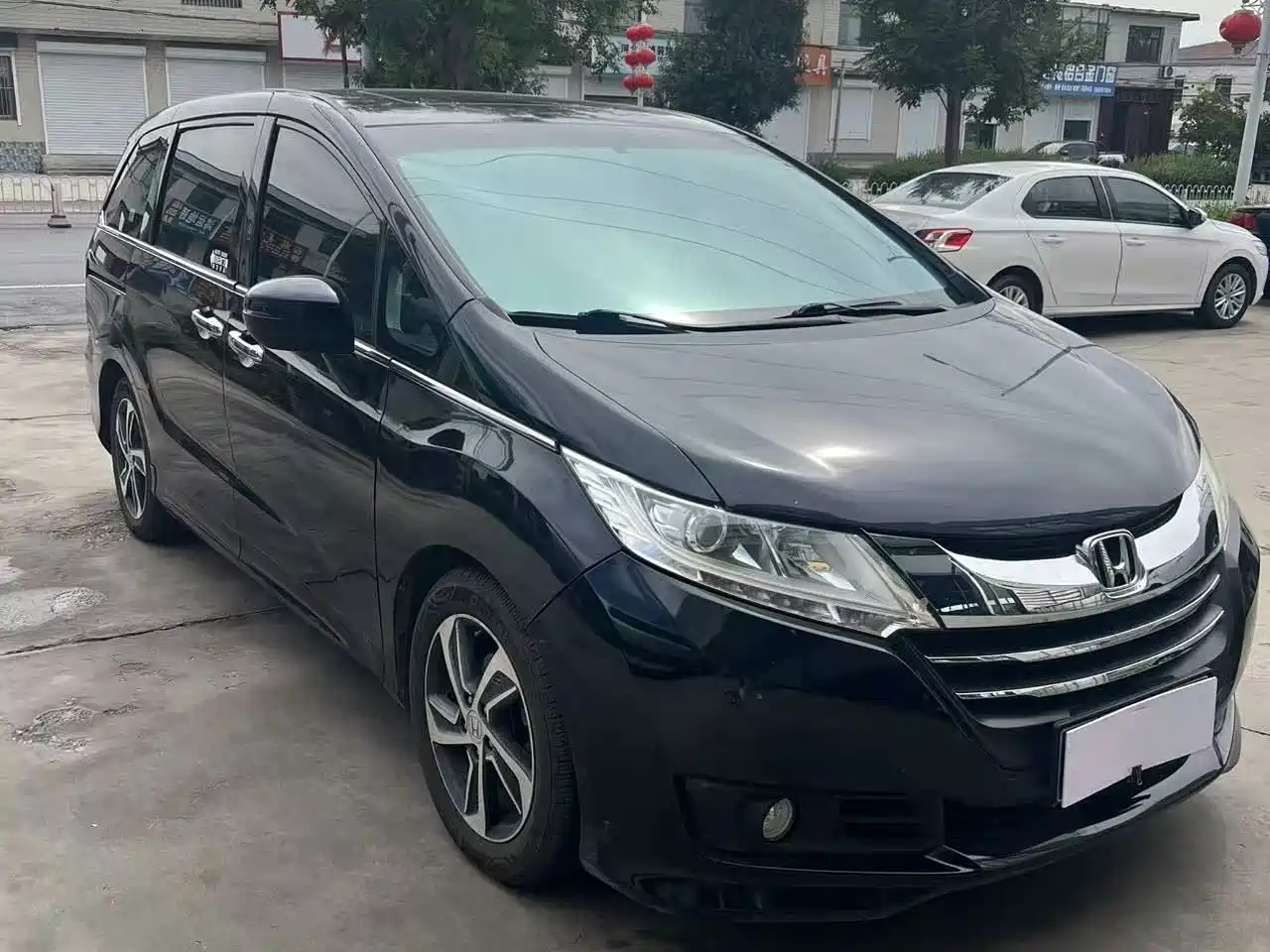 Фото 2 - Honda Odyssey