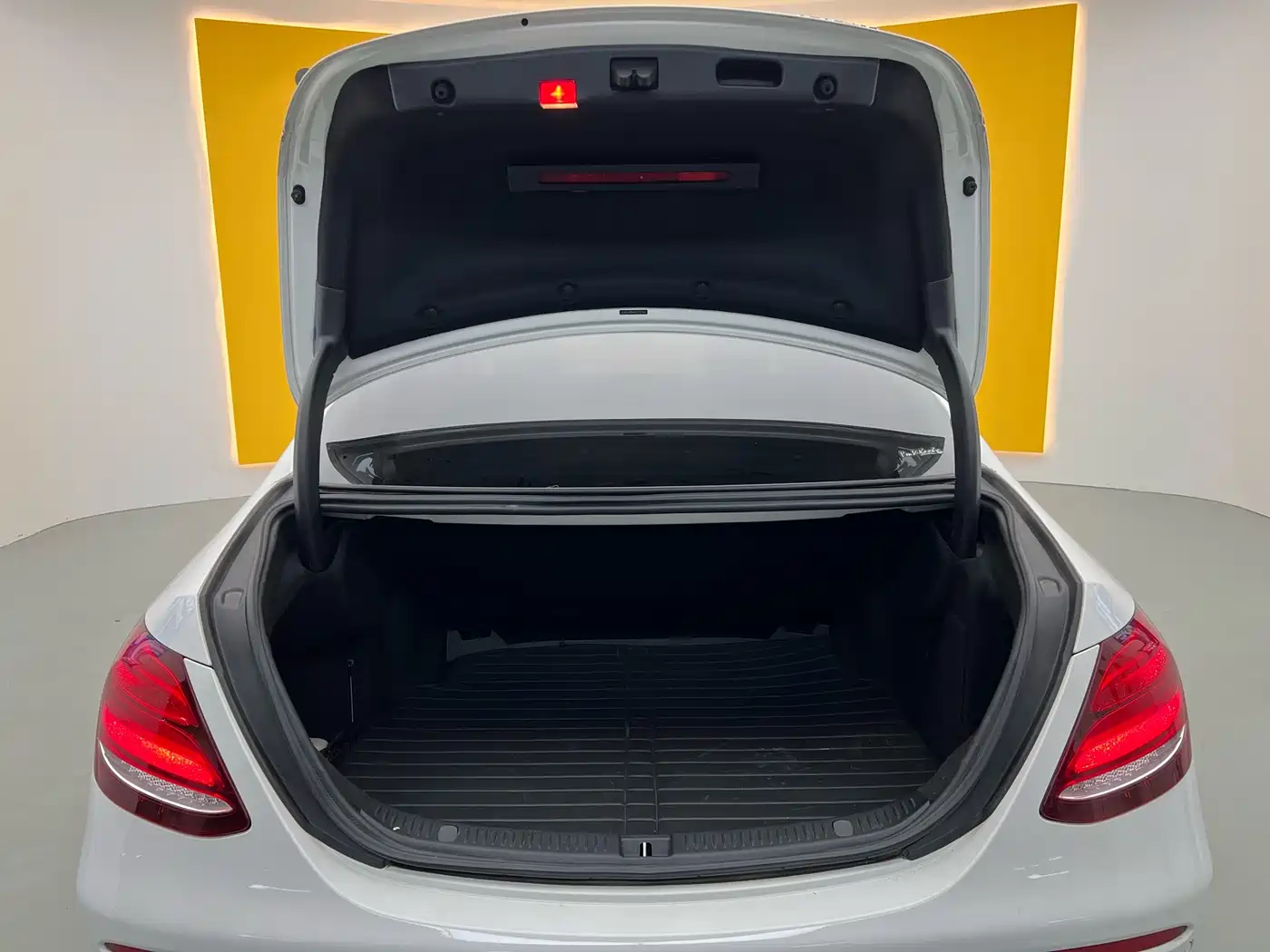 Mercedes-Benz E-Class 2019 E 300 L Sport Fashion фото 29