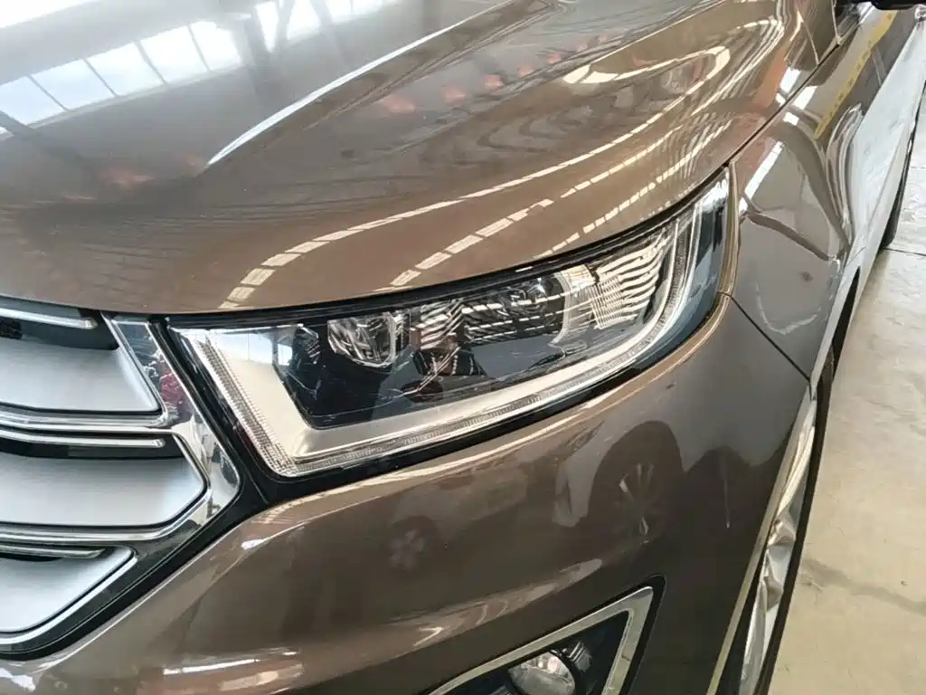 Фото 24 - Ford Edge