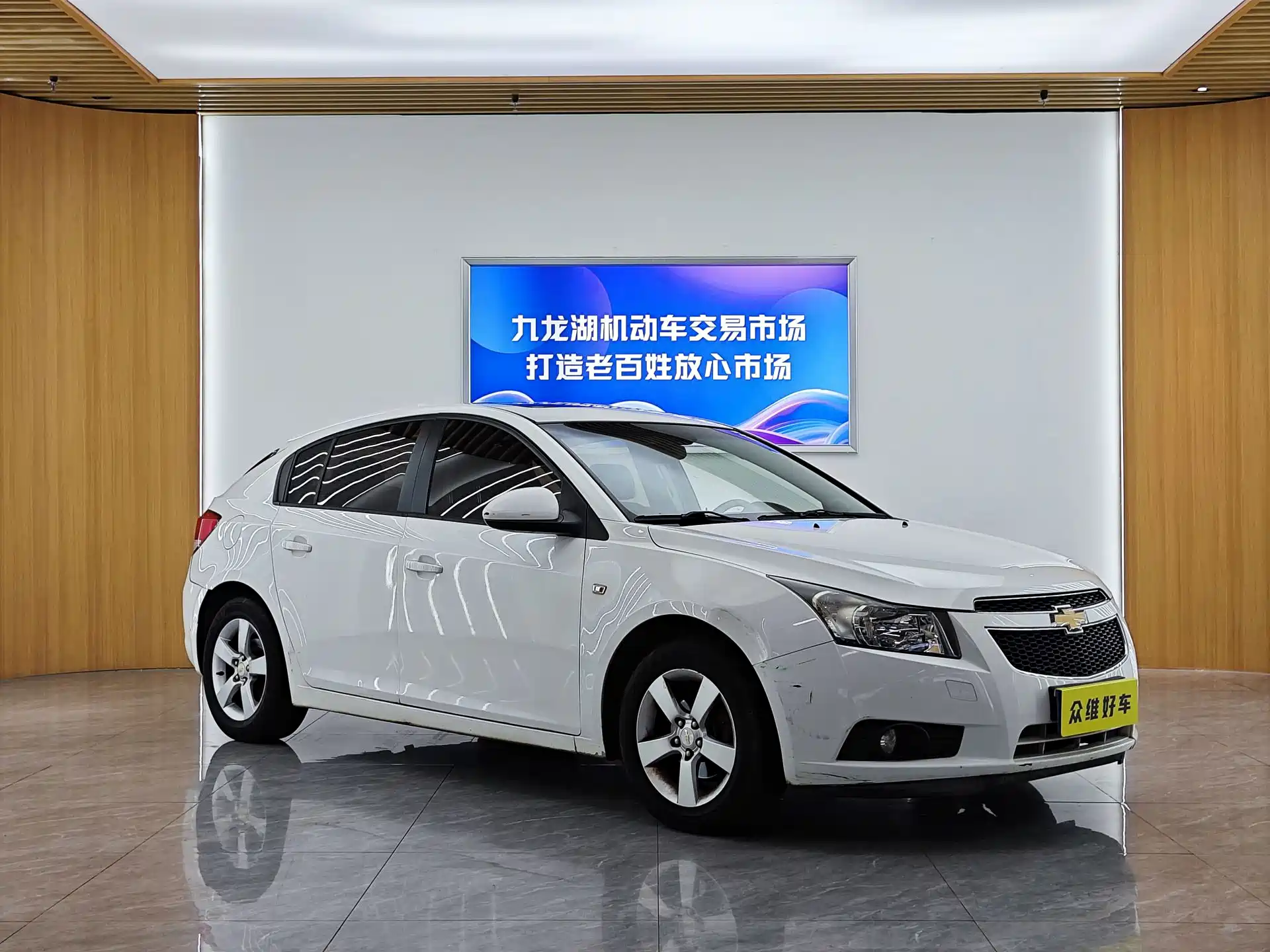 Фото 3 - Chevrolet Cruze