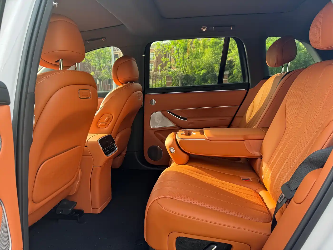 AITO Wenjie AITO M8 2025 Range Extender Max+ Edition 53.4kWh 5-seater фото 6