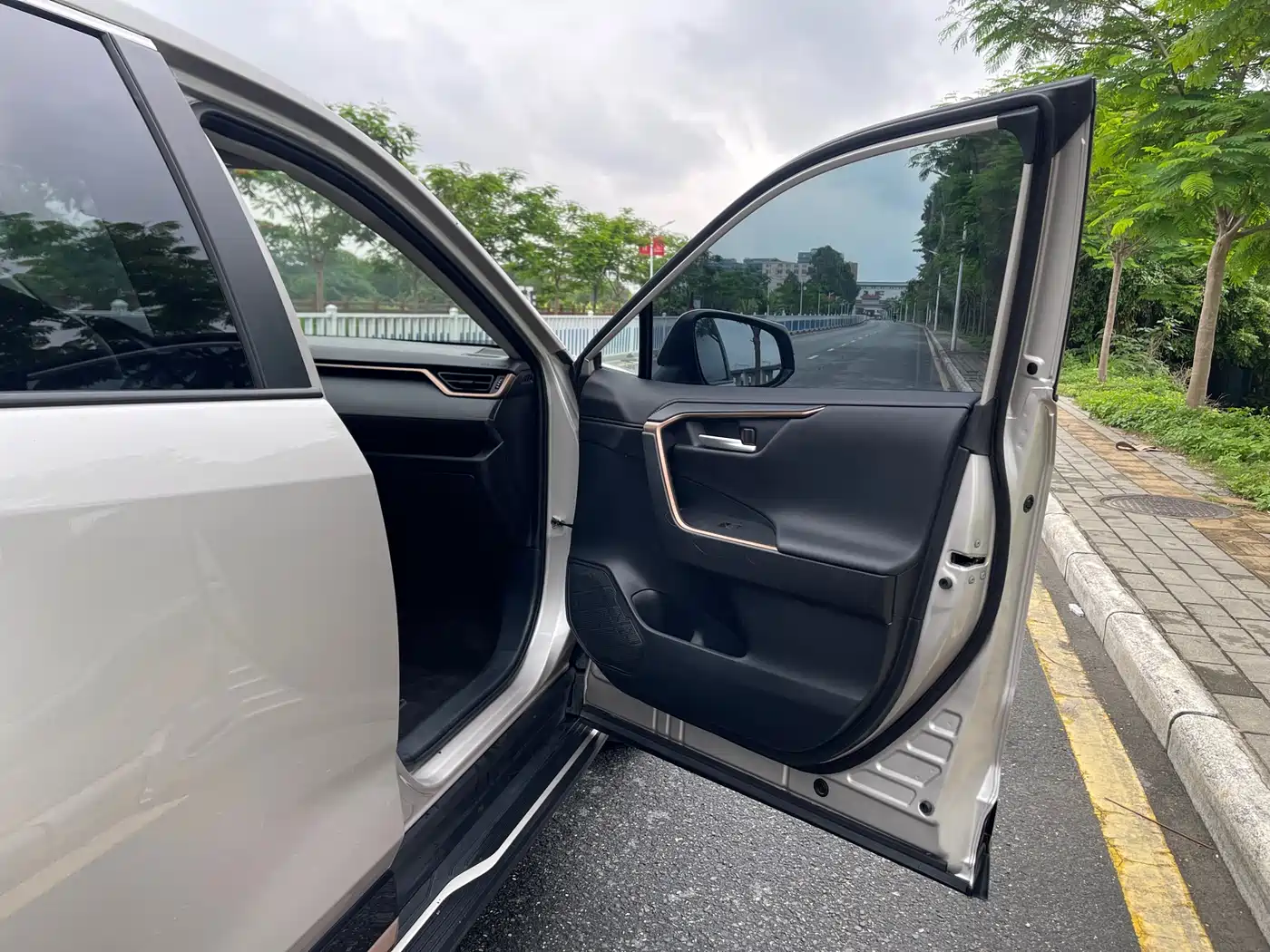 Toyota Wildlander 2024 2.0L CVT 2WD Urban Edition фото 12
