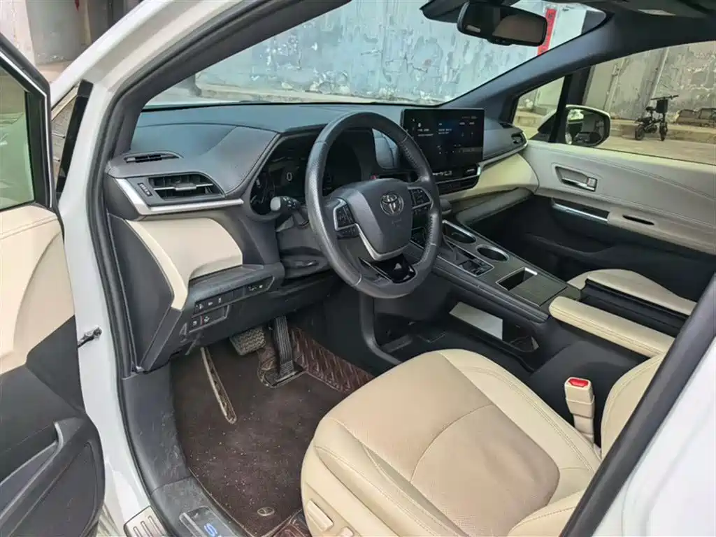 Toyota Sienna 2021 2.5L Hybrid Ultimate Edition фото 15