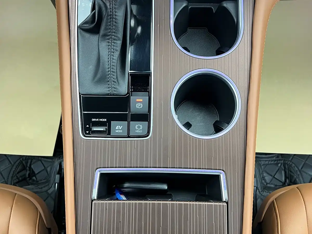 Toyota Granvia 2024 2.5L Hybrid Comfort фото 21