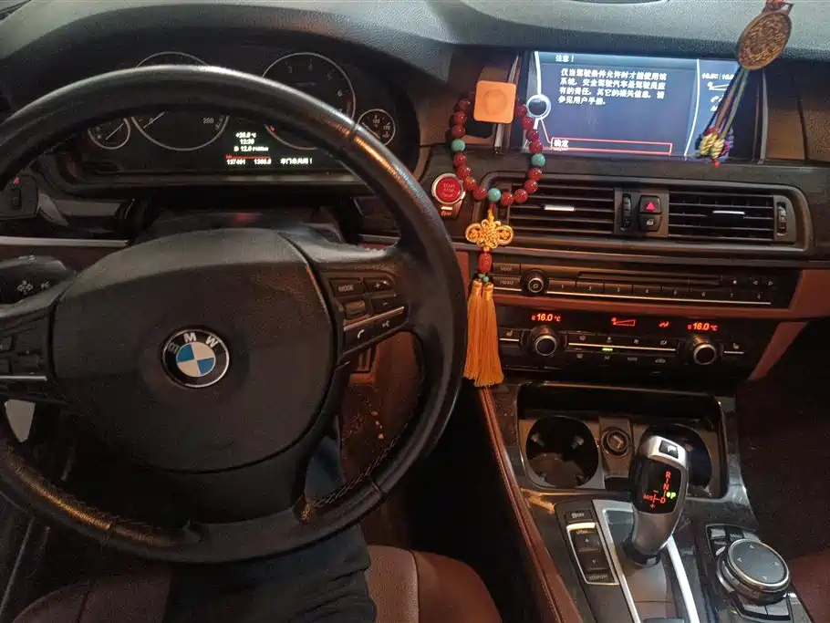 BMW 5 Series 2014 525Li Leading фото 12
