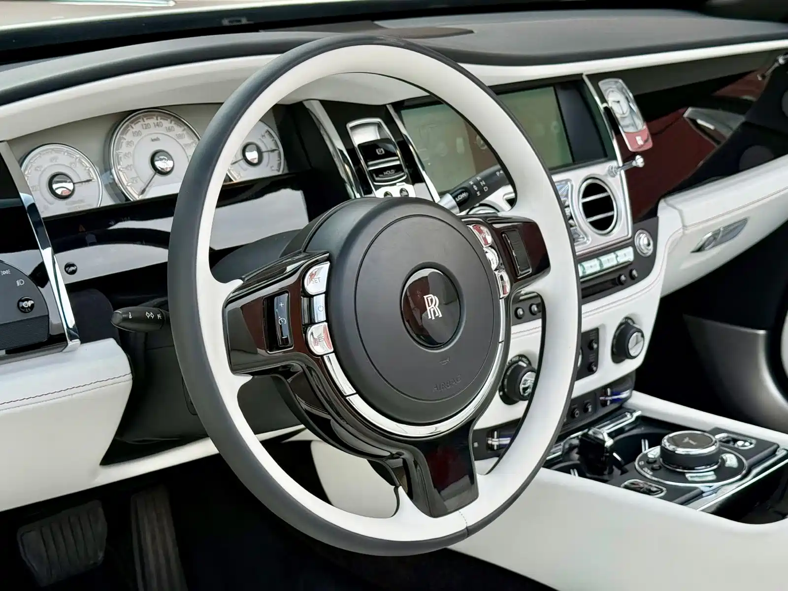 Фото 12 - Rolls-Royce Dawn