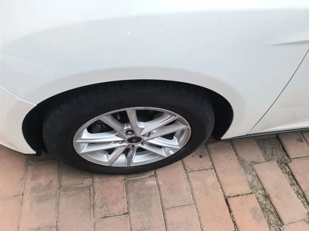 Фото 23 - Ford Focus