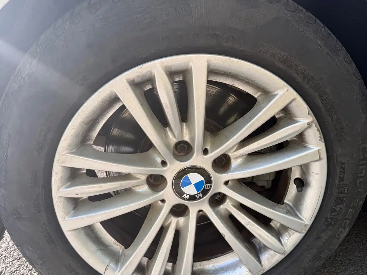 Photo 4 - BMW 3 Series