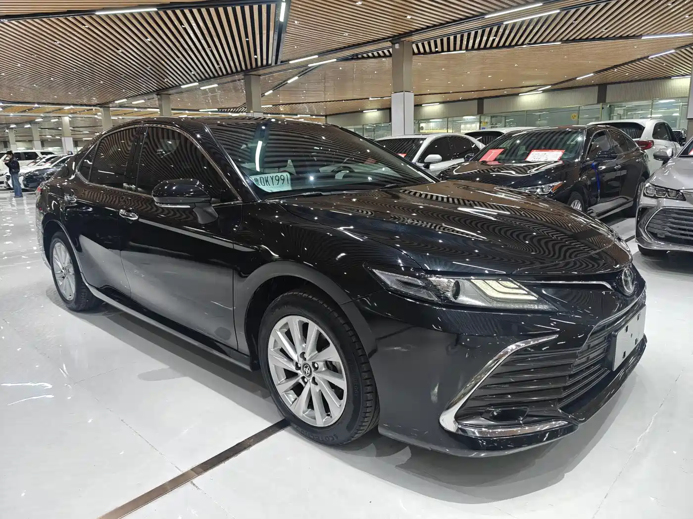 Toyota Camry 2021 2.0G Luxury Edition фото 3