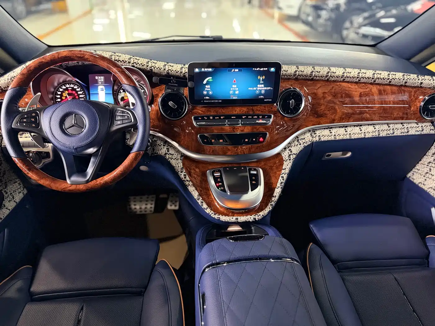 Mercedes-Benz V-Class 2022 V 260 L Long Wheelbase Prestige Edition фото 9