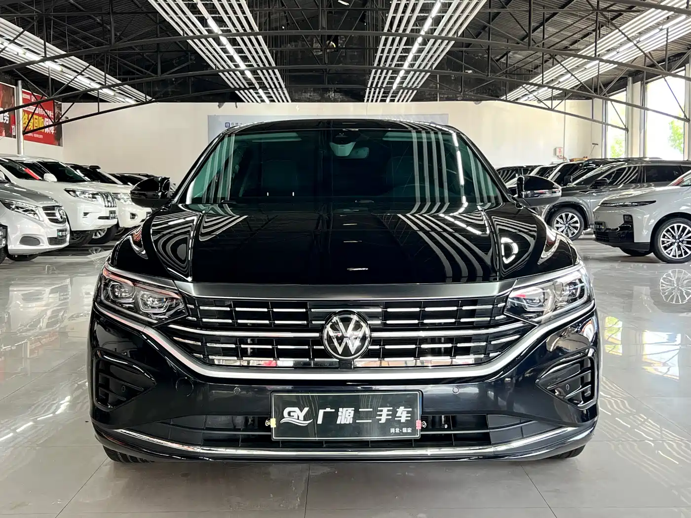 Volkswagen Passat 2022 330TSI Luxury Edition фото 2