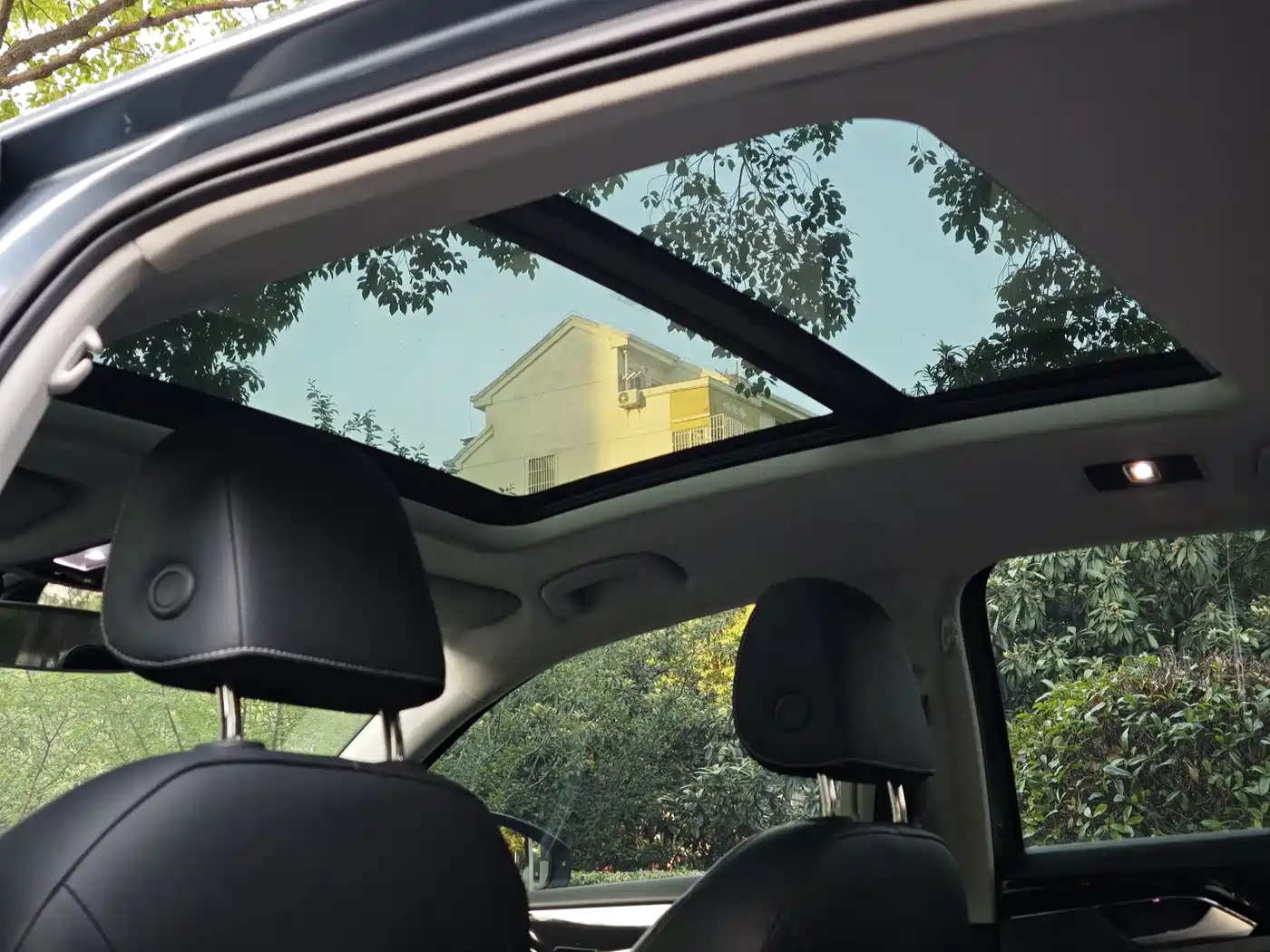 Volkswagen Passat 2022 330TSI Starlight Elite Edition фото 9