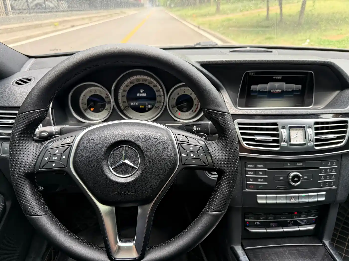 Mercedes-Benz E-Class 2015 Facelift E 260 L Sport фото 11