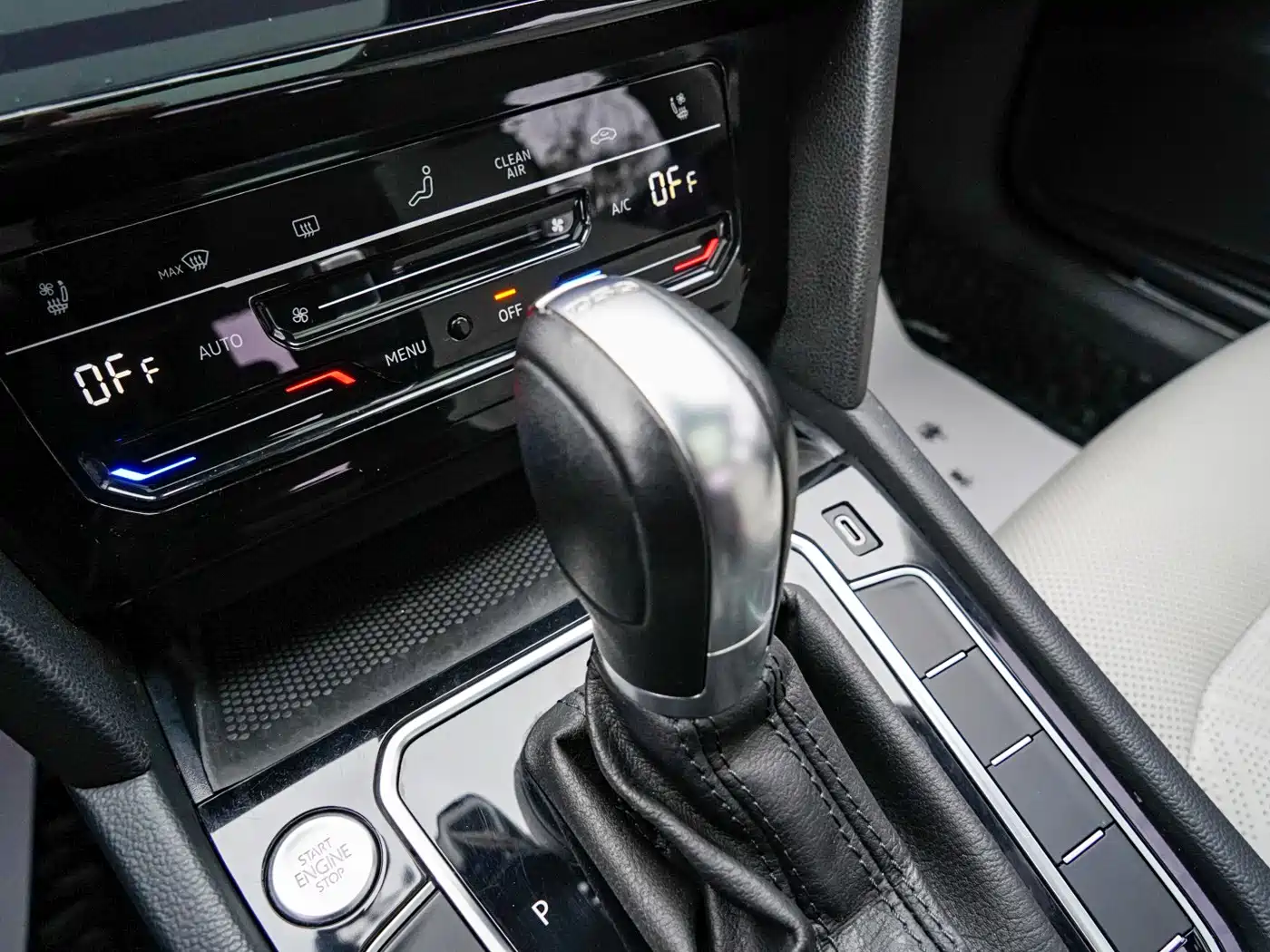 Volkswagen Magotan 2023 Model 2 Million Commemorative Edition 330TSI DSG Luxury фото 16