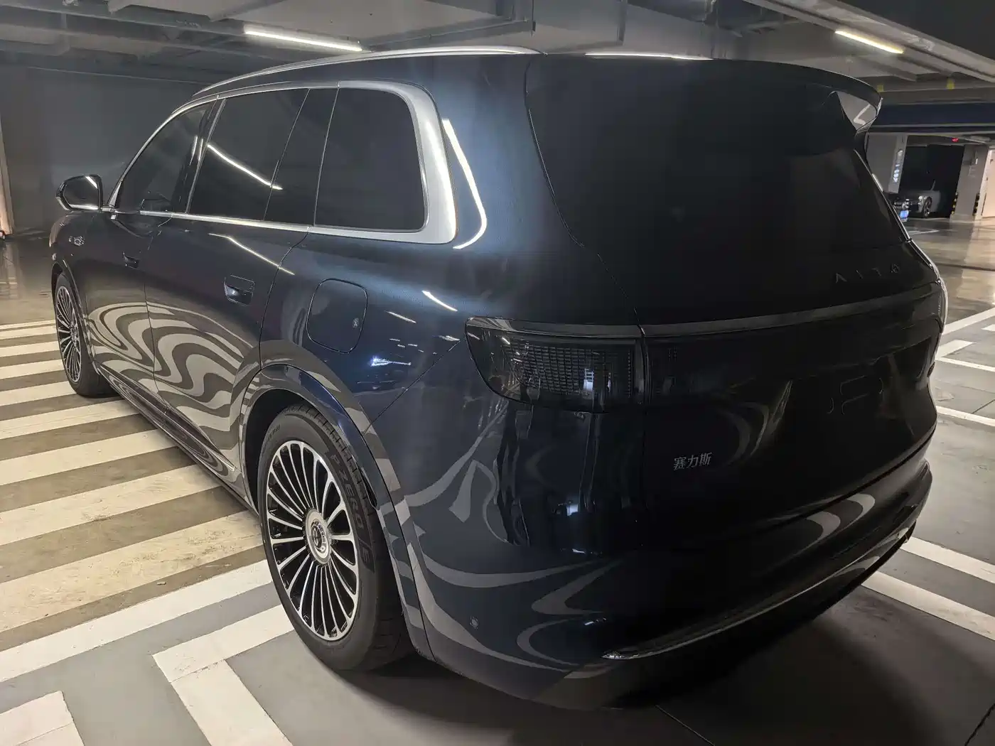 AITO Wenjie AITO M8 2025 Model Extended Range Max+ Edition 53.4kWh 6-Seater фото 6