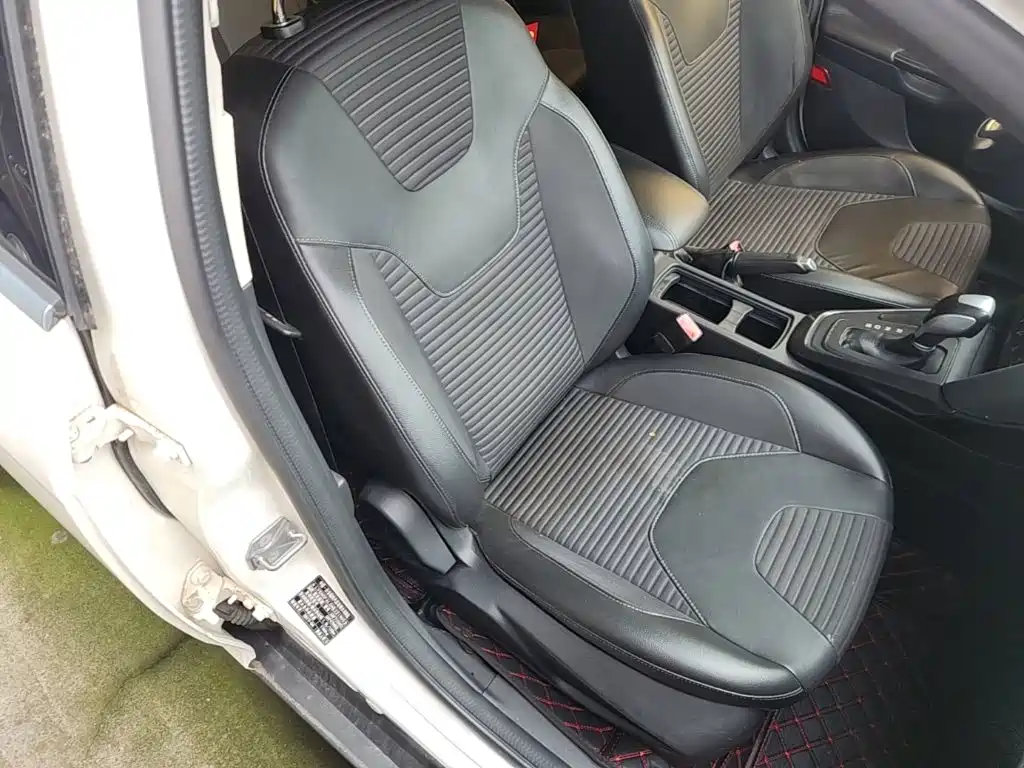 Фото 25 - Ford Focus