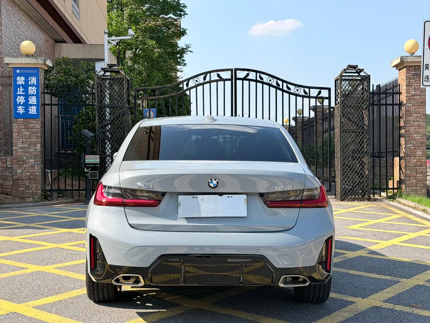 BMW 3 Series 2025 325i M Sport Package фото 13