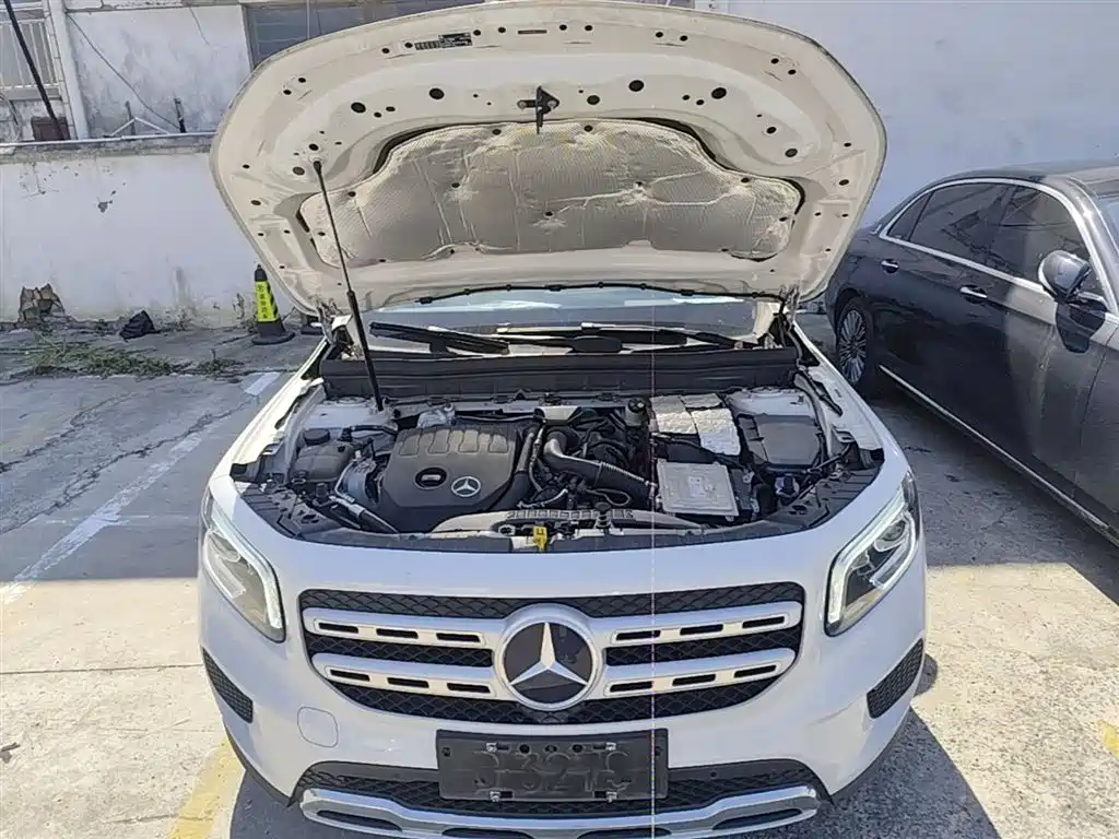 MERCEDES-BENZ GLB