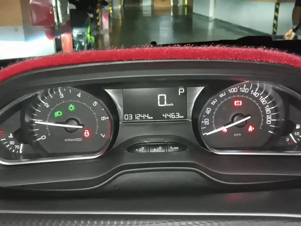 Фото 7 - Peugeot 2008