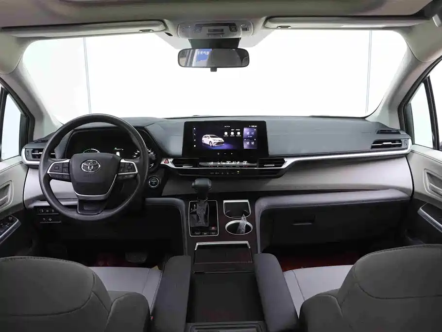 Toyota Granvia 2024 2.5L Hybrid Comfort фото 19