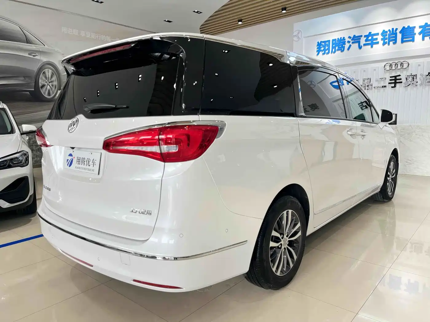 Buick GL8 2018 ES 28T Luxury Type China VI фото 4