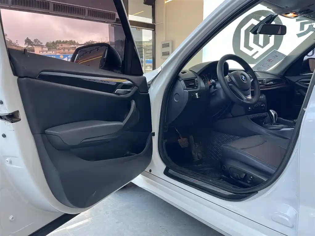 BMW X1 2015 Model sDrive18i Fashion Advanced Edition фото 4