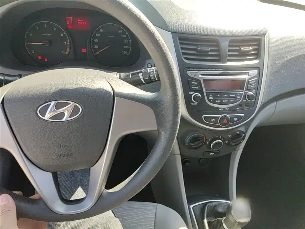 Hyundai Verna 2016 1.4L Manual Smart GLS фото 10